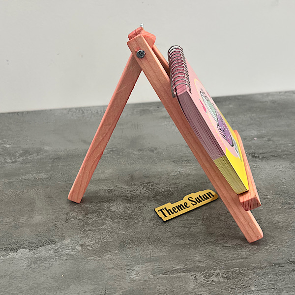 عکس شماره:1 , دفترچه یادداشت به همراه پایه کد 360