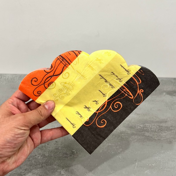 عکس شماره:2 , دستمال کاغذی پذیرایی طرح دار کد 598