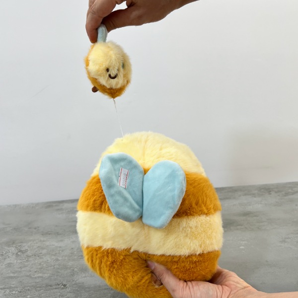 عکس شماره:0 , عروسک مدل زنبور ویبره دار ارتفاع 28 سانتی متر کد 838