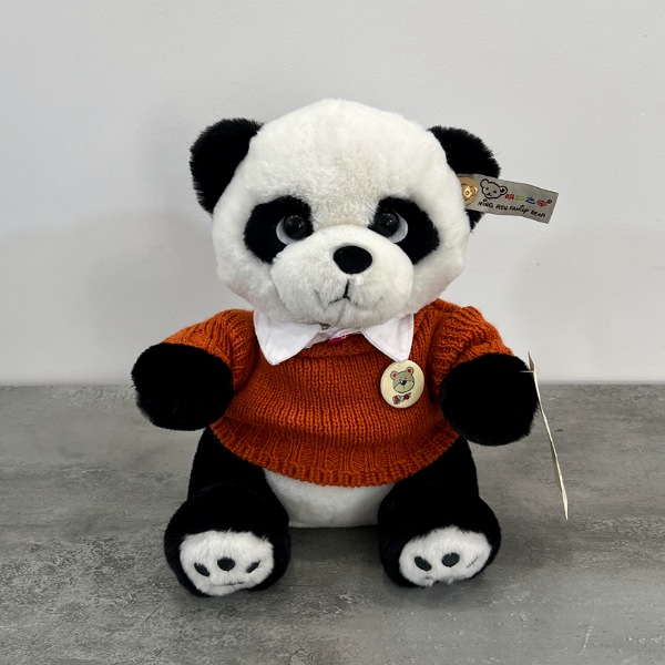 عکس اصلی عروسک مدل پاندا با لباس بافتنی ارتفاع 25 سانتی متر کد 962